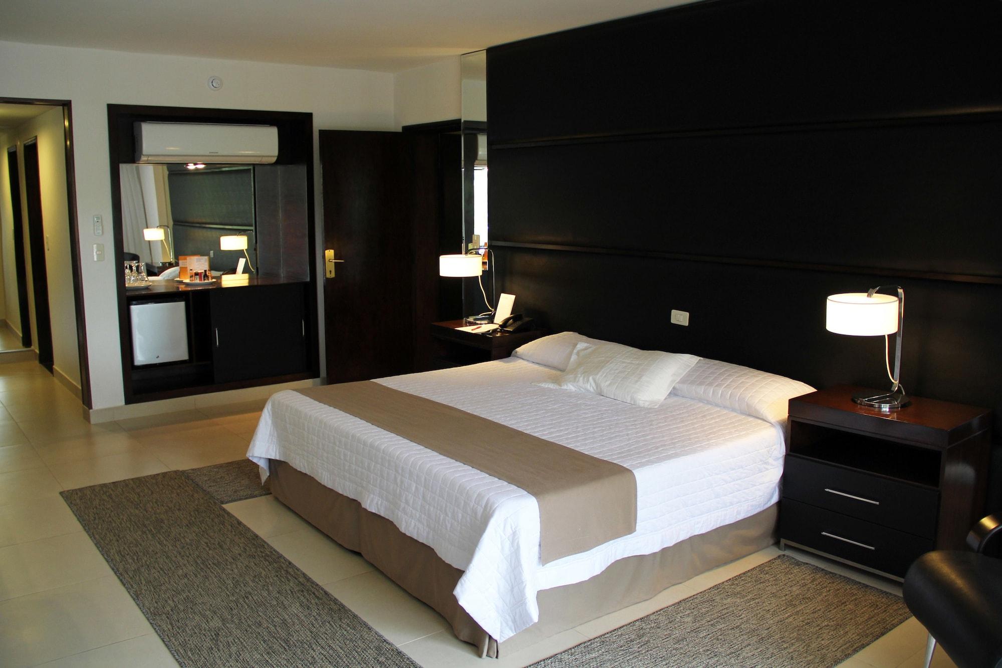 Yacht & Golf Club Paraguayo, A Tribute Portfolio Resort Lambare Εξωτερικό φωτογραφία